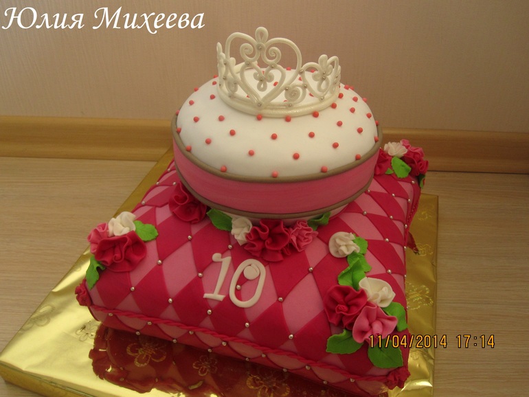 Подушка с короной