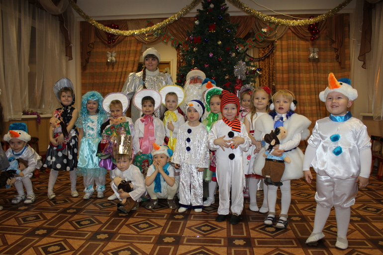 Новогодний утренник в саду!!!!!! Мы снеговички!!!!!!