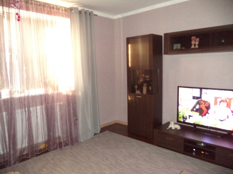 Помогите с цветом дивана,пожалуйста!!!