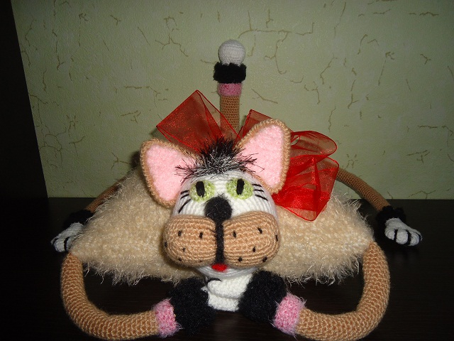 Подушка "влюбленный котик"