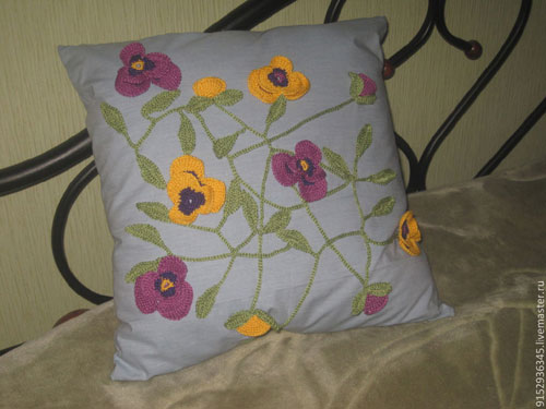 Декоративные подушки на диван или кресло