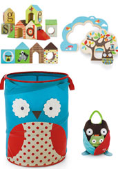 Набор игрушек в корзине