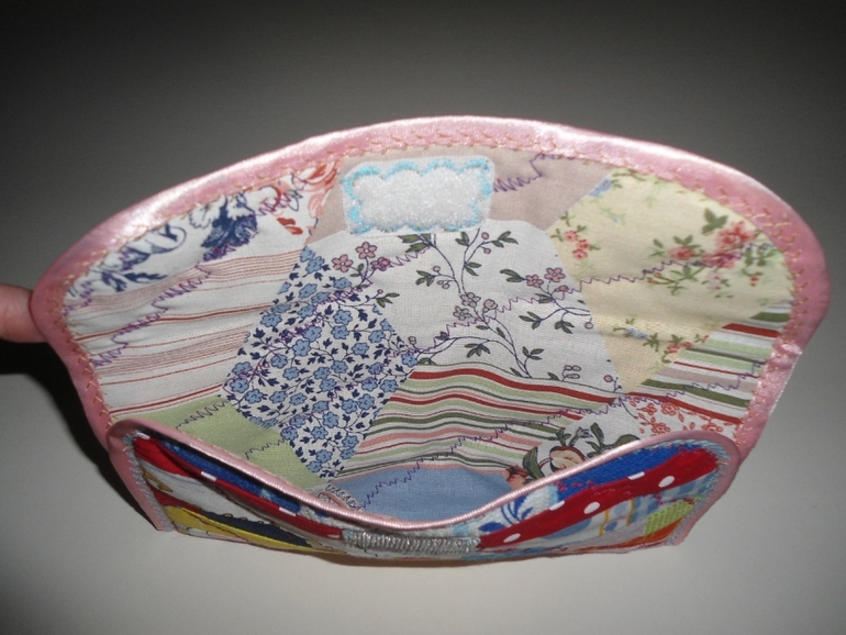 Пошились разные мелочи на подарочки к празднику.