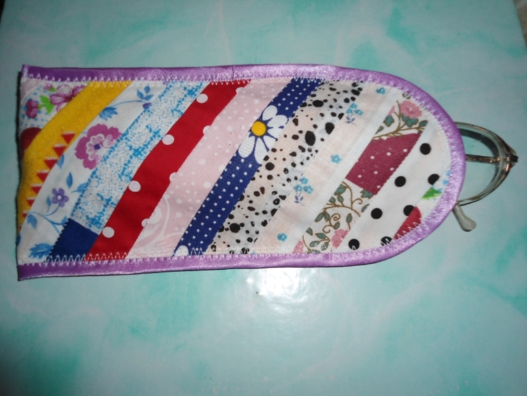 Пошились разные мелочи на подарочки к празднику.