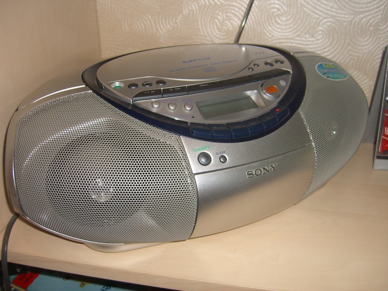 МАГНИТОЛА SONY MP3 + диски в подарок