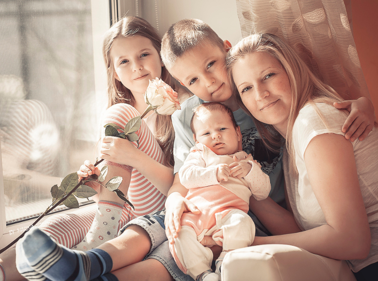 Таня, Саша, Денис и малышка Лерочка