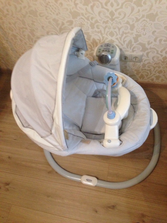 Продам детский укачивающий центр Graco Sweetpeace, 5 000 рублей.