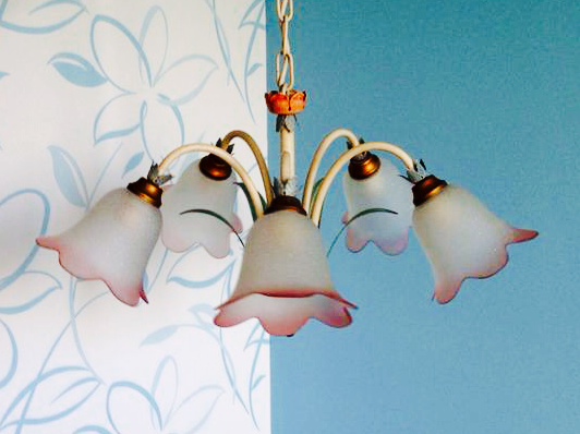 Продам люстру eglo.