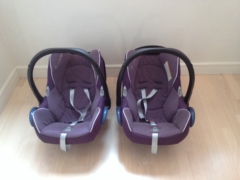 Продам 2 автокресла Maxi-Cosi ,Cabrio Fix