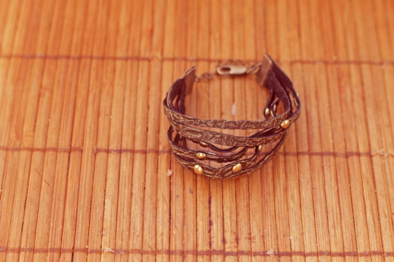 Браслеты из искусственной кожи с клепками!