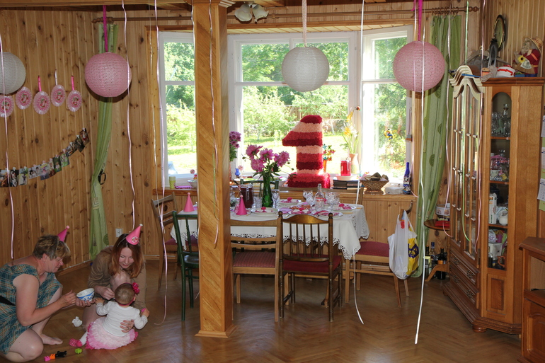 Аделинке-малинке год! Двухдневное отмечание )))