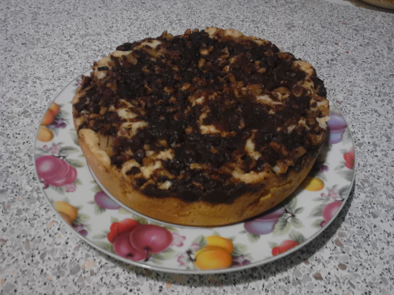 Яблочный пирог с шоколадно-ореховой посыпкой