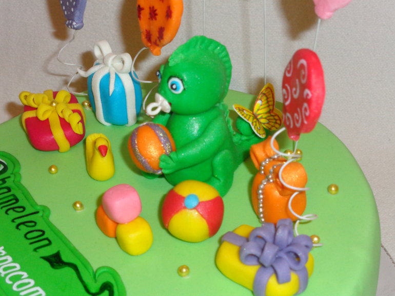 Торт на годик для салона красоты