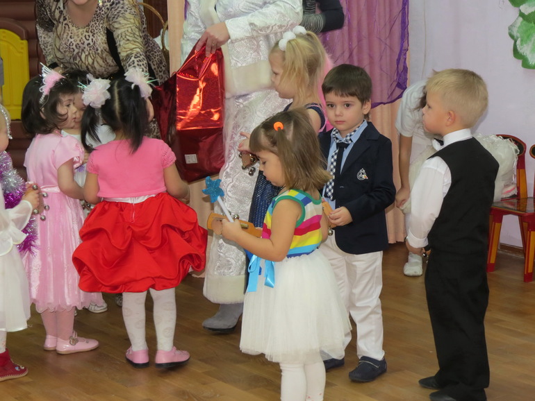 Наш первый новогодний утренник в детском саду!!!