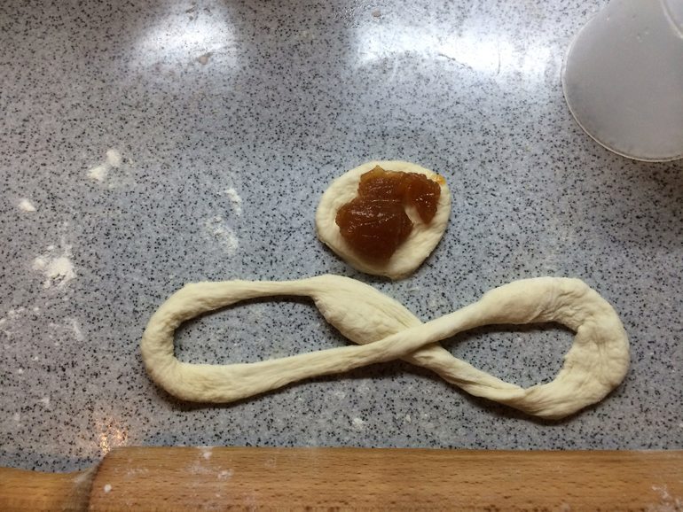 Ватрушки с яблочным джемом