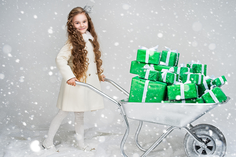 Кому подарков?:)