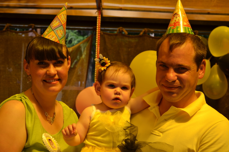 Годик в стиле пчелки)))