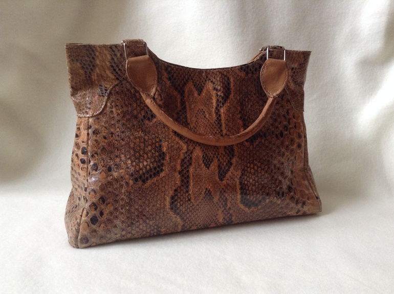 Большая женская сумка из натуральной кожи питона