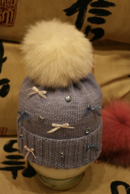 Шапочки с меховыми помпонами для детей!