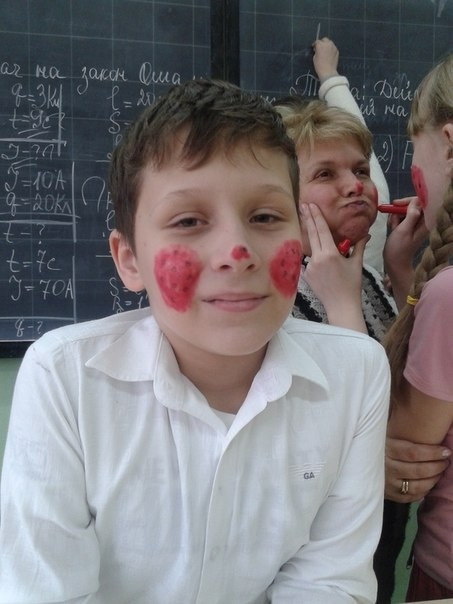 Ярик очевидно любит своего классного руководителя :-)