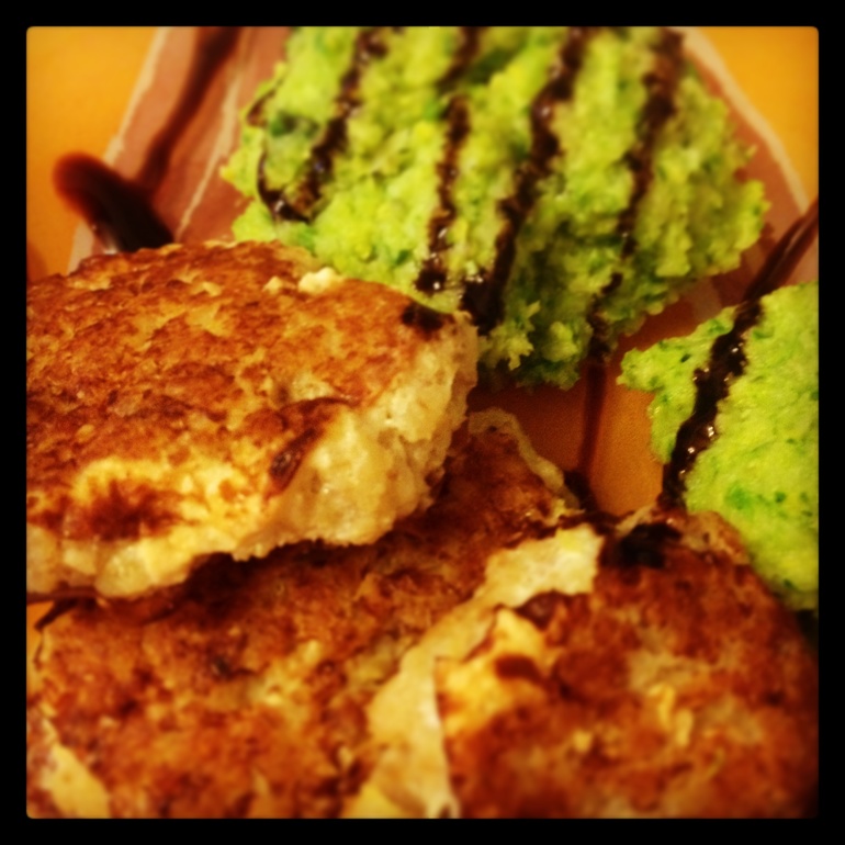 Рыбячьи котлеты с брюссельским пюре)