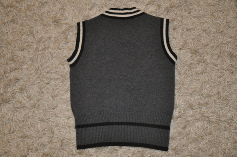 Жилет  Laura Biagiotti размер 7/8 лет