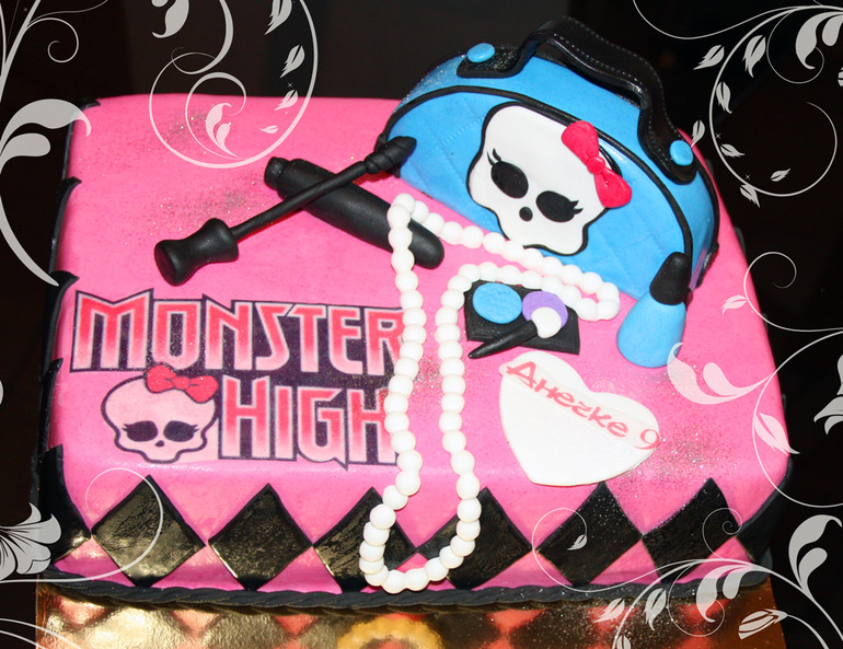 Торт "Монстр Хай"