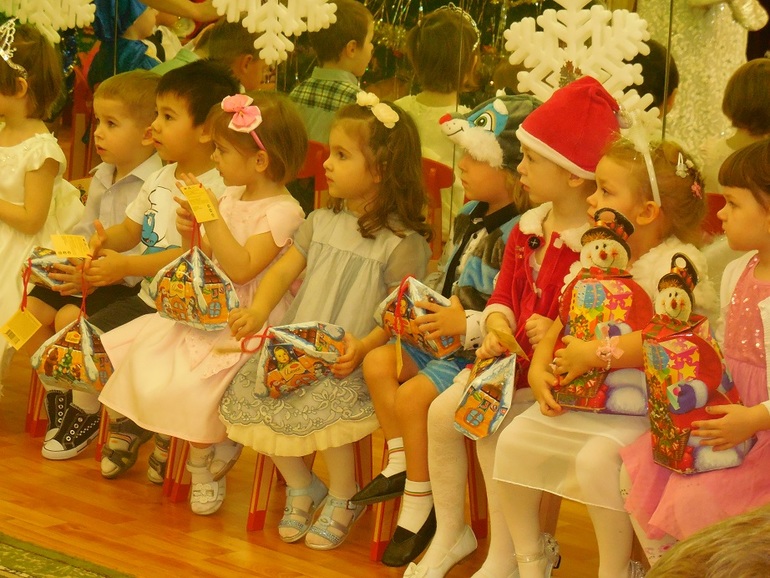 первый утренник у Евы