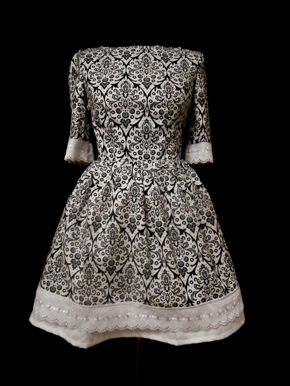 Платье"Камили" теперь и беленькое!!Вырез такая старая добрая лодочка!)))Очень романтично!!!!!!!