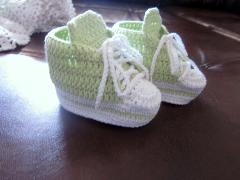 Плед,пинетки,чепчик....на выписку!