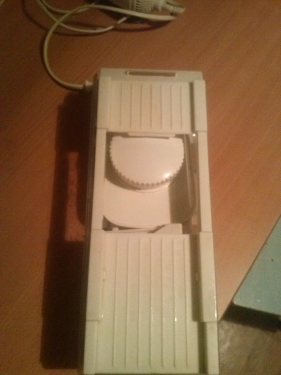 отдам тёрку-нарезку для салатов и фен