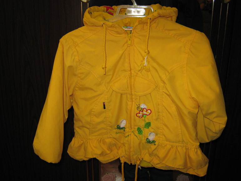 Желтая курточка (весна-осень) на рост 110см-150руб.