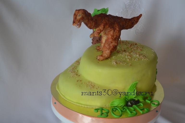 торт с динозавром