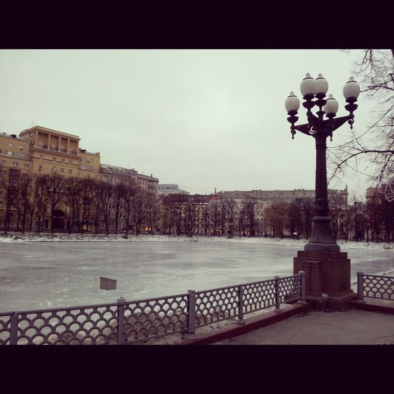 По старому городу.