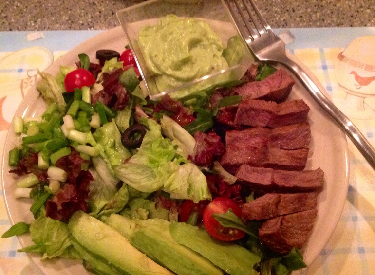 avocado ranch dressing и chillian steak salad (hot)