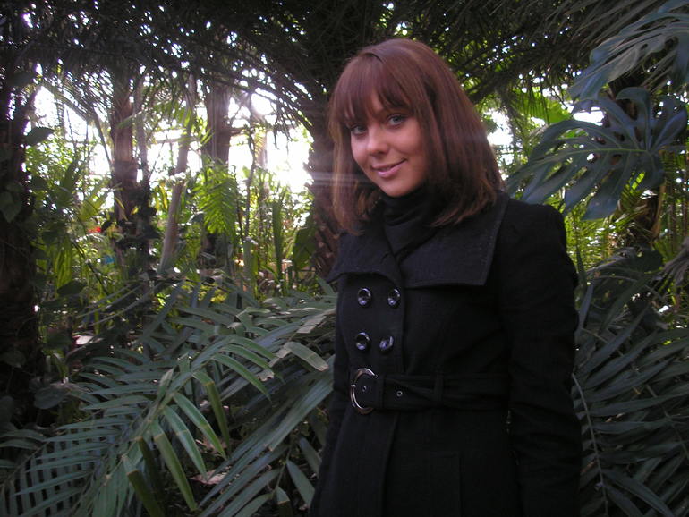 посоветуйте как лучше!?с челкой или без? каре или нет!???