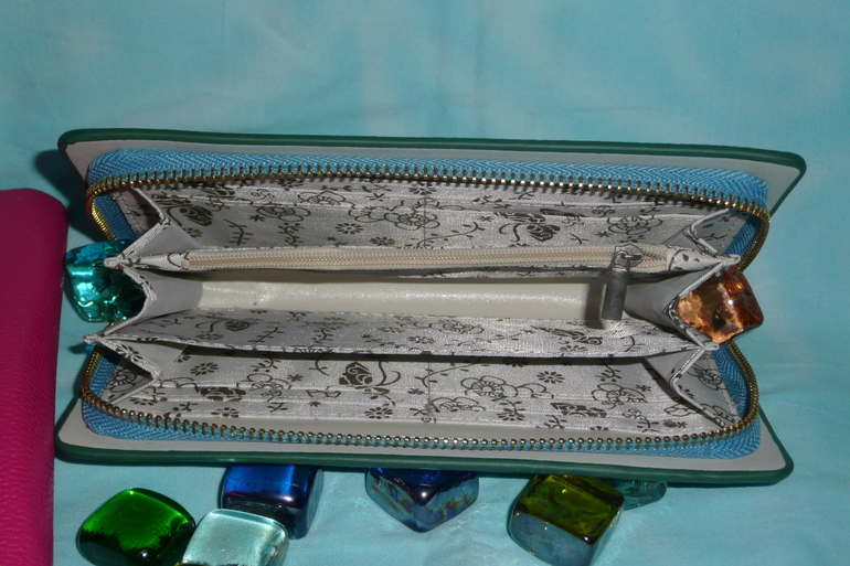 Яркие кошельки, цена 450 руб! сразу на Ваш адрес! живы фото род катом!