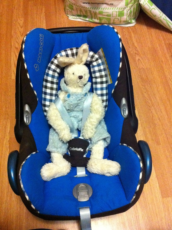 Продам: Автокресло-переноску Maxi Cosi CabrioFix