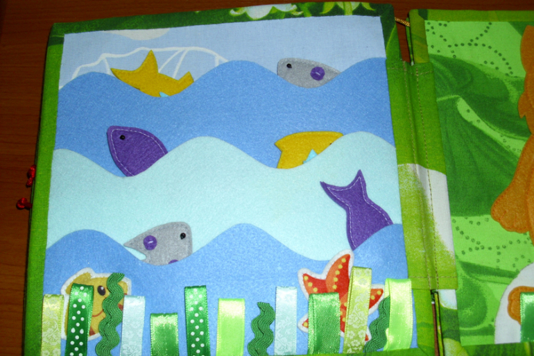 Развивающая книжка с котиком