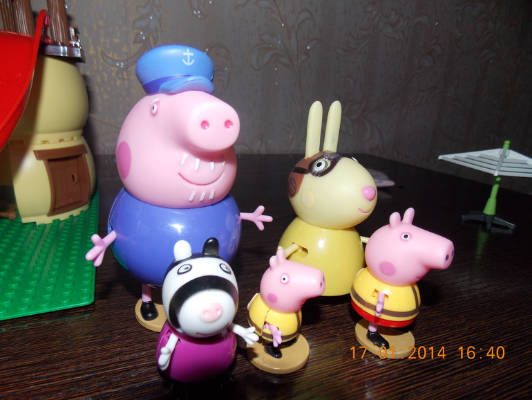 Игрушки, которые дочуне принес Дедушка Мороз!!!