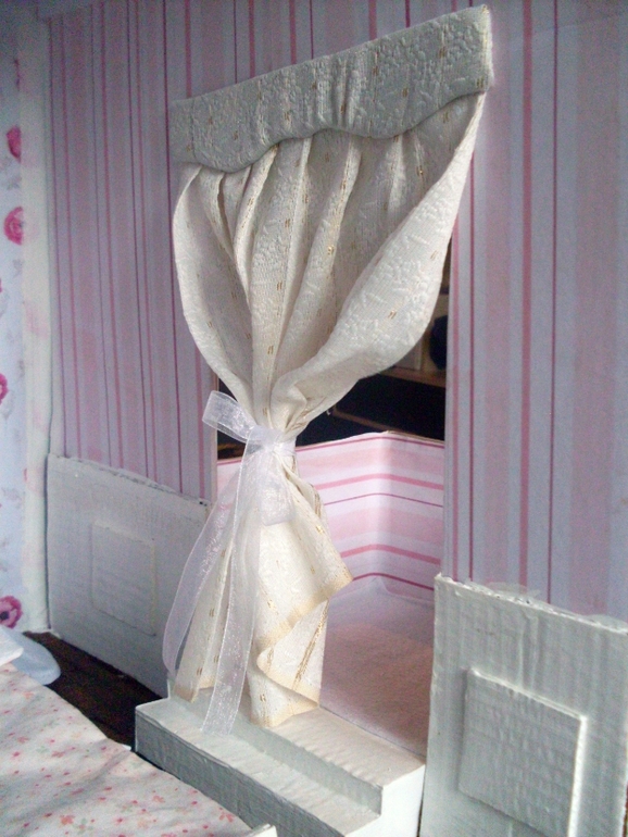 Комнатка для куколки