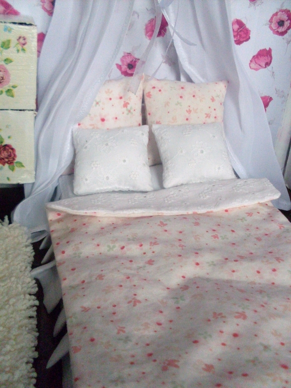 Комнатка для куколки