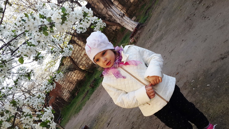 Саша и цветочки!!!=))))