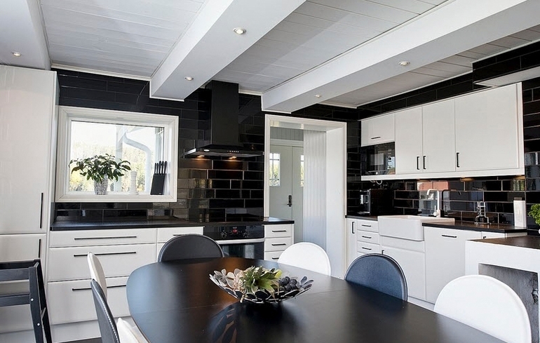 Лаконичность и графичность. Классический образец.