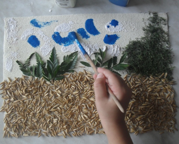 Делаем аппликацию с крупами вместе с малышом!