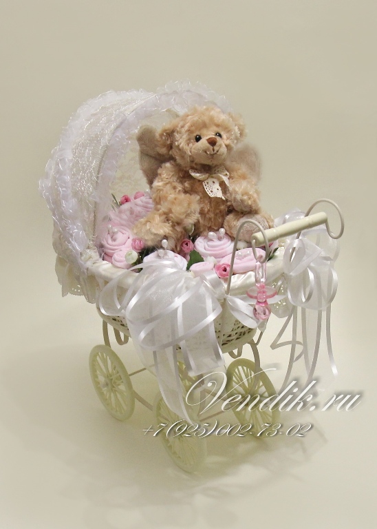 Беби букет из детской одежды для девочки .