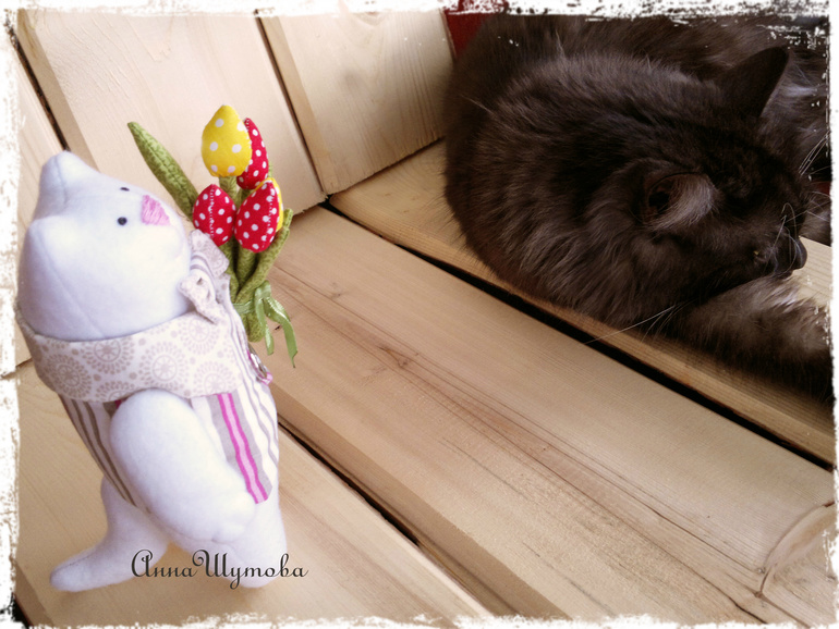 Котик с букетом