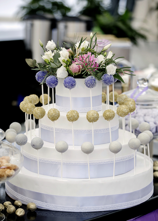 Свадебная композиция из кейк-попсов