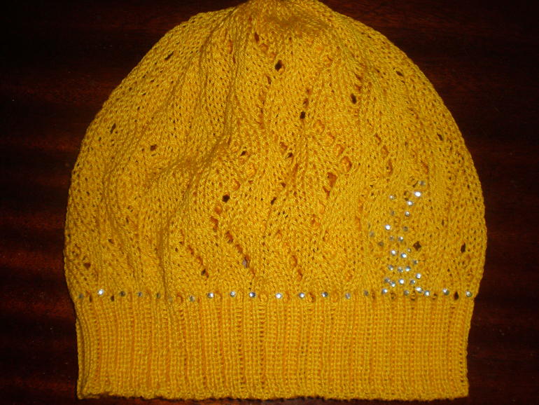 Ажурный беретик для крестницы.