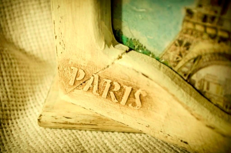 Парижская ключница цвета слоновой кости